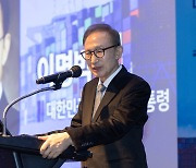 “광우병 시위? 기업가가 그런 거에 굴하겠냐”…한파 뚫고 돌아온 MB