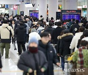 '운항 중단, 북적이는 제주공항'