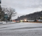 대설특보 속 광주전남 최고 13.5cm 폭설…도로 결빙 출근길 불편(종합)