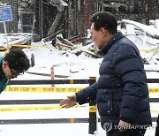 윤석열 대통령에게 허리숙여 인사하는 한동훈 비대위원장