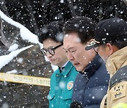 서천 시장 화재 현장 함께 점검하는 윤석열 대통령과 한동훈 비대위원장