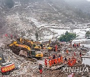 CHINA-YUNNAN-ZHAOTONG-LANDSLIDE-RESCUE (CN)