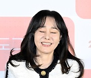 [mhn포토] 김윤진 '빵빵 터지네'