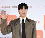 [포토]이현우, ‘도그데이즈’로 인사 드려요!