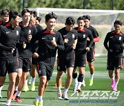 [포토] 대한민국 축구대표팀 '힘차게 달린다'