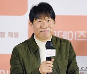 유해진, 만족스러운 미소