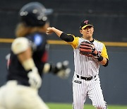 LG·김민성, 2년 FA 잔류 계약 초읽기 “지도자 연수 조율만 남았다.”