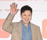 정성화,'유쾌한 인사' [사진]