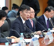 증권사 CEO 만난 이복현 "PF 리스크 관리 실패시 책임 묻겠다"(종합)