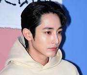 [TEN포토]이수혁 '샤프한 옆선'