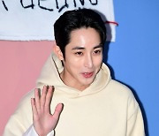 [TEN포토]이수혁 '하트는 사양중'