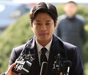 '버닝썬 제보' 김상교 성추행·업무방해 2심도 유죄…징역형 집유