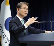 고용장관 "野, 2년반 뭉개고 산안청 만들라? 패러다임 문제" 작심비판