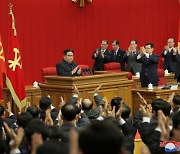 김정은 "인민에 기초식품도 제공 못 해" 질타…지방 민심 챙기기 나서