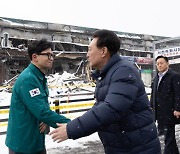 서천시장 상인 "대통령·한동훈 얼굴도 못 봐… 못 나가게 막아" 비판