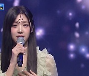 ‘엠카’ 트리플에스 아리아, 겨울밤 감성적인 데뷔 무대[TVis]