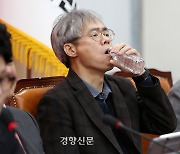 기자들 피한 김경율 “도이치모터스 더 밝혀질 것 없어”···명품백은 침묵