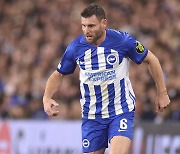 [VIDEO] James Milner chases down Gareth Barry's Premier League appearance record