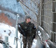 軍시간외수당 月57→100시간…신원식 '첫 편지' 현실로