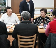 의정부 부대찌개 오찬하는 윤 대통령