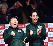 [ST포토] 환호하는 김병호와 신정주