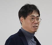 회의 참석한 김경율