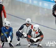 [mhn포토] 신선웅 '앉아서 휴식, 너희 뭐야'