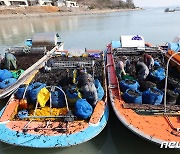 배 한 가득 싣고온 물김