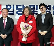 이수정 “배현진 피습, 남 일 같지 않아”…연구실 협박 쪽지 공개