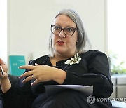 인터뷰하는 주한 아일랜드 대사