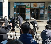 배현진 의원 입원 병원 앞 취재진