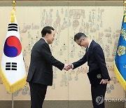 윤석열 대통령, 임상범 주독일 대사 신임장 수여