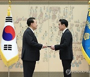 윤석열 대통령, 정연두 주튀르키예 대사 신임장 수여