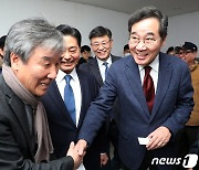 새로운미래 전북특별자치도당 창당대회 찾은 이낙연 위원장