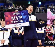 [포토] 신영석 '올스타전 남자 MVP 수상'