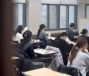 수능 감독관 명찰에 이름 대신 번호…인적사항 노출 최소화