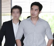 '우크라 불법 참전' 이근, 무면허 운전 혐의 검 송치