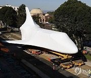 USA ENDEAVOR SPACE SHUTTLE