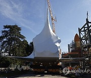 USA ENDEAVOR SPACE SHUTTLE