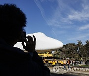 USA ENDEAVOR SPACE SHUTTLE