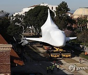 USA ENDEAVOR SPACE SHUTTLE