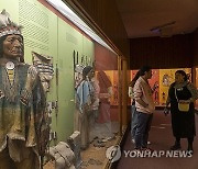 USA NEW YORK MUSEUM TO CLOSE NATIVE AMERICAN EXHIBITS