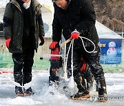 화천산천어축제 얼음낚시 천공작업