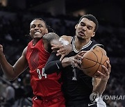 APTOPIX Trail Blazers Spurs Basketball