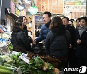 尹 자막 왜곡한 JTBC "담당자 실수"사과…국힘은 고발(종합)