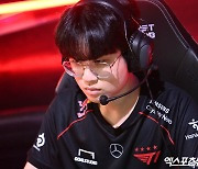 '후반 조합' 한화생명 상대 빈 틈 노린 T1, 1세트 기선 제압 [LCK]