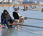 짜릿한 손맛 즐기는 강태공들