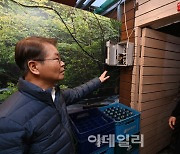 [포토]이정식 고용노동부 장관 음식점 방문