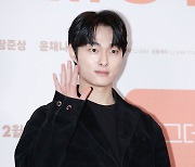 윤찬영 '도그데이즈' 보러 왔어요