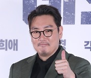 [E포토] 조진웅, '믿고 보셔도 좋습니다'